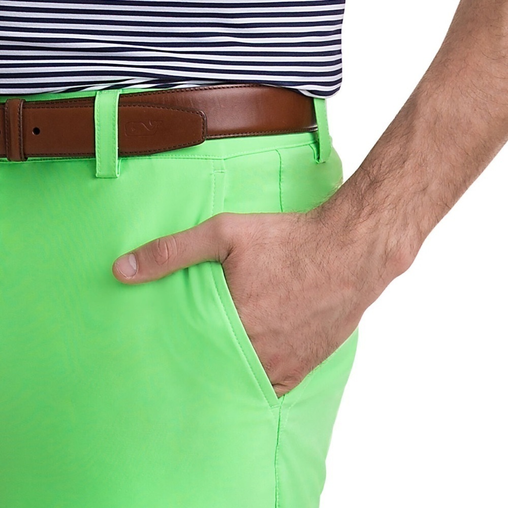Vineyard Vines 9in Fairway Shorts in sky blue - Picture 4 of 7